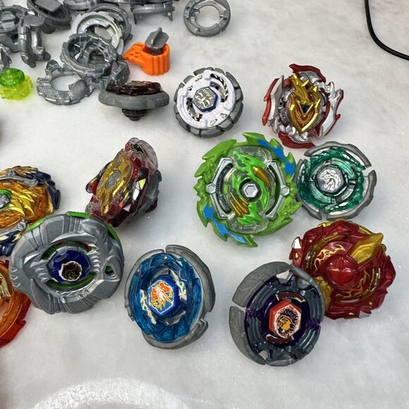 Beyblade Lot - Metal & Plastic - Mixed Lot with Launchers & Burst Series - Picture 4 of 15